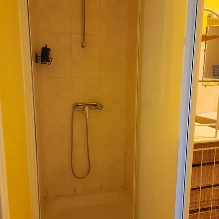 Numero 2 1er Etage Gauche *